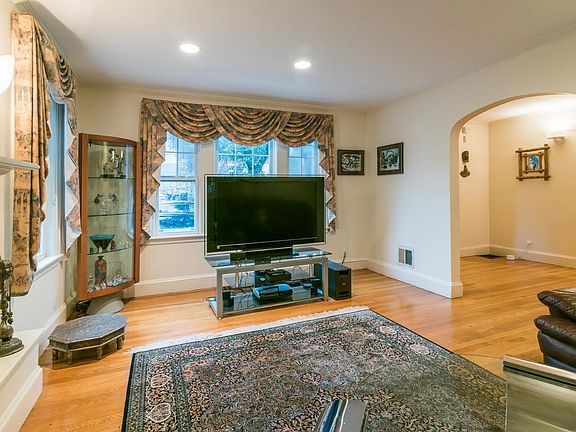5th image of 144 Longwood Ave