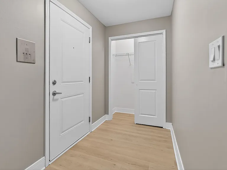 Lakeside Village Apartments — Photo 59
