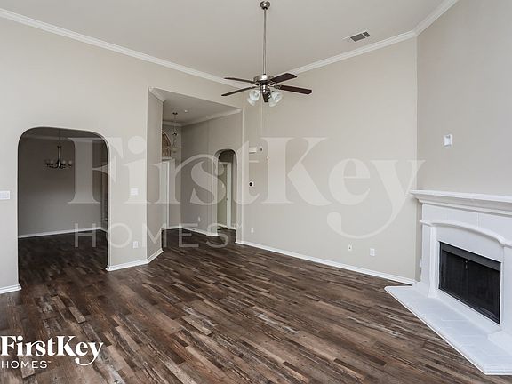 3rd image of 720 Middleglen Ct