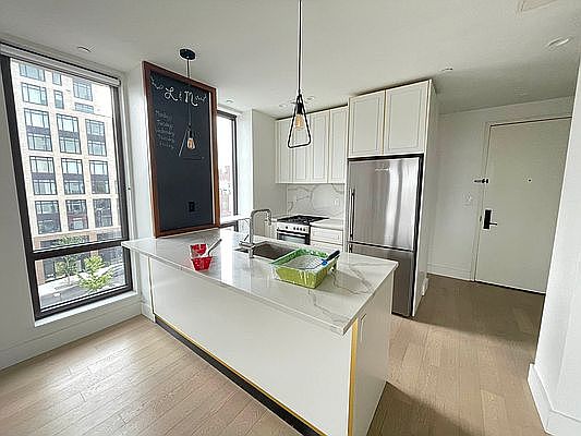 1st image of 557 4th Ave #511