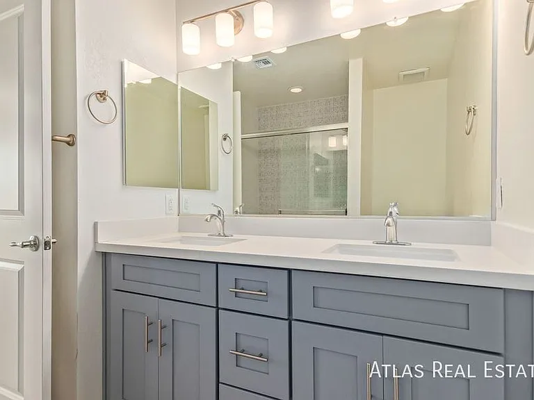 3010 E Yale St #1 — Photo 14