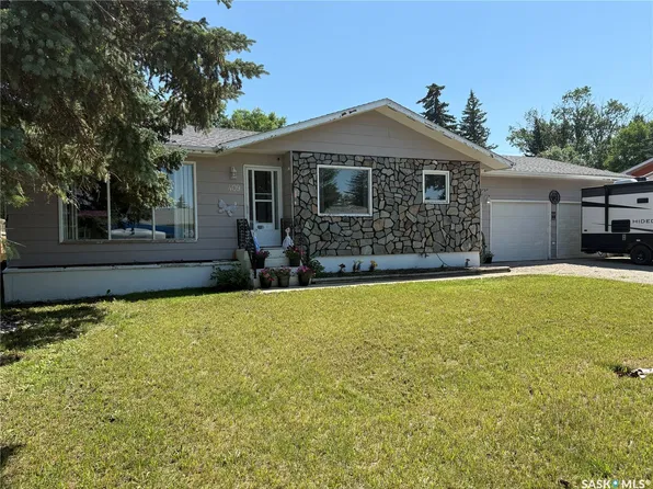 409 McKay Street, Radville, SK S0C 2G0