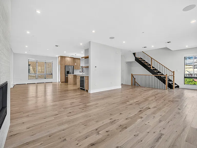 1157 Inwood Ter — Photo 6