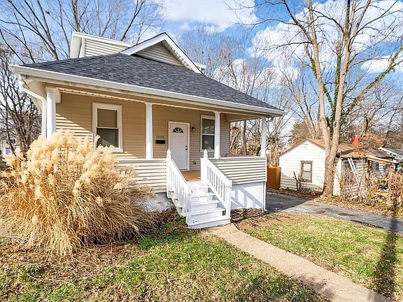 3rd image of 2427 Leslie Ave