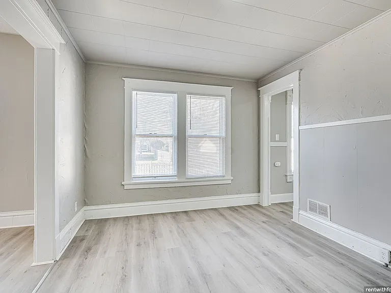 803 N. Broadway — Photo 3