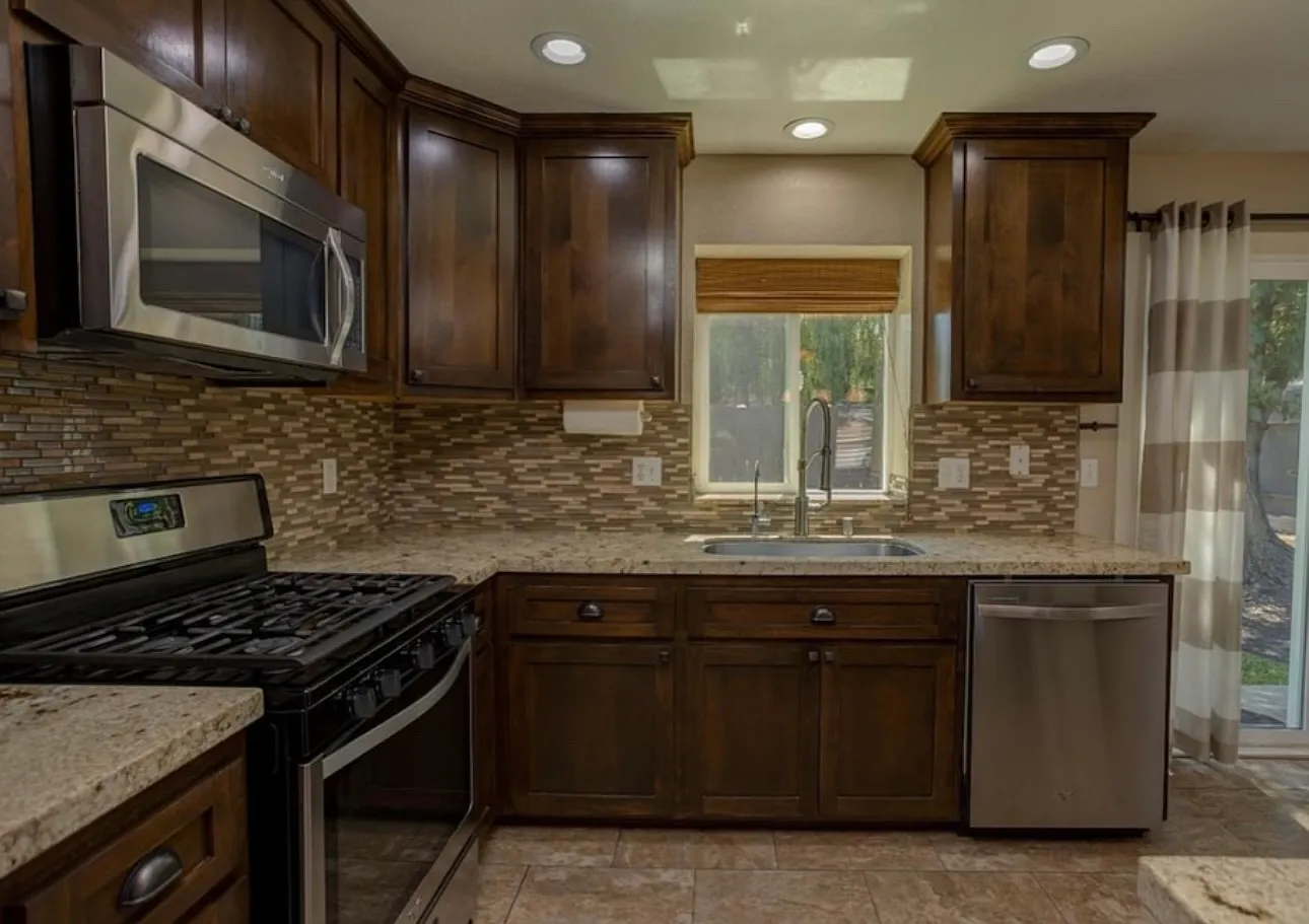 3 bed, 1040 sqft, $2,400 — Photo 4