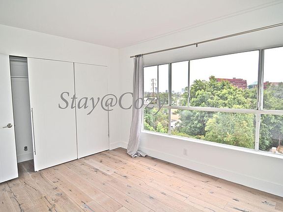 3rd image of 940 Larrabee St #306C