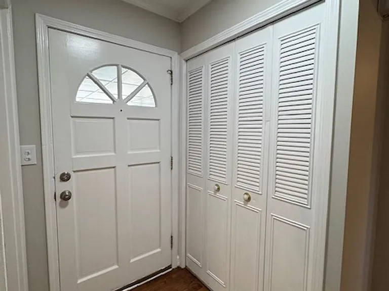 411 Croft St — Photo 3