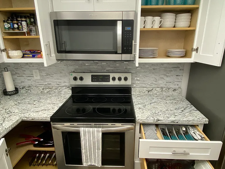 223 Columbia Dr #213 — Photo 6