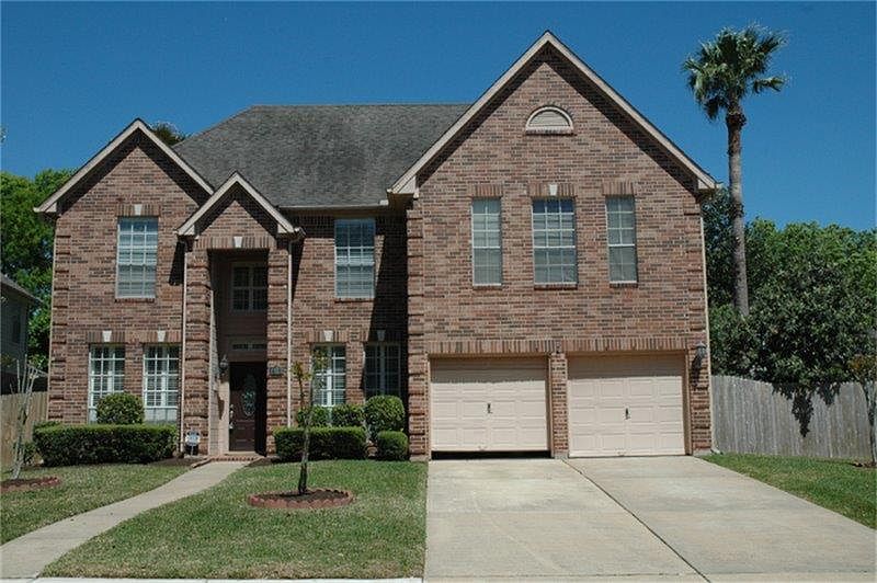 1st image of 2415 Great Oaks Dr