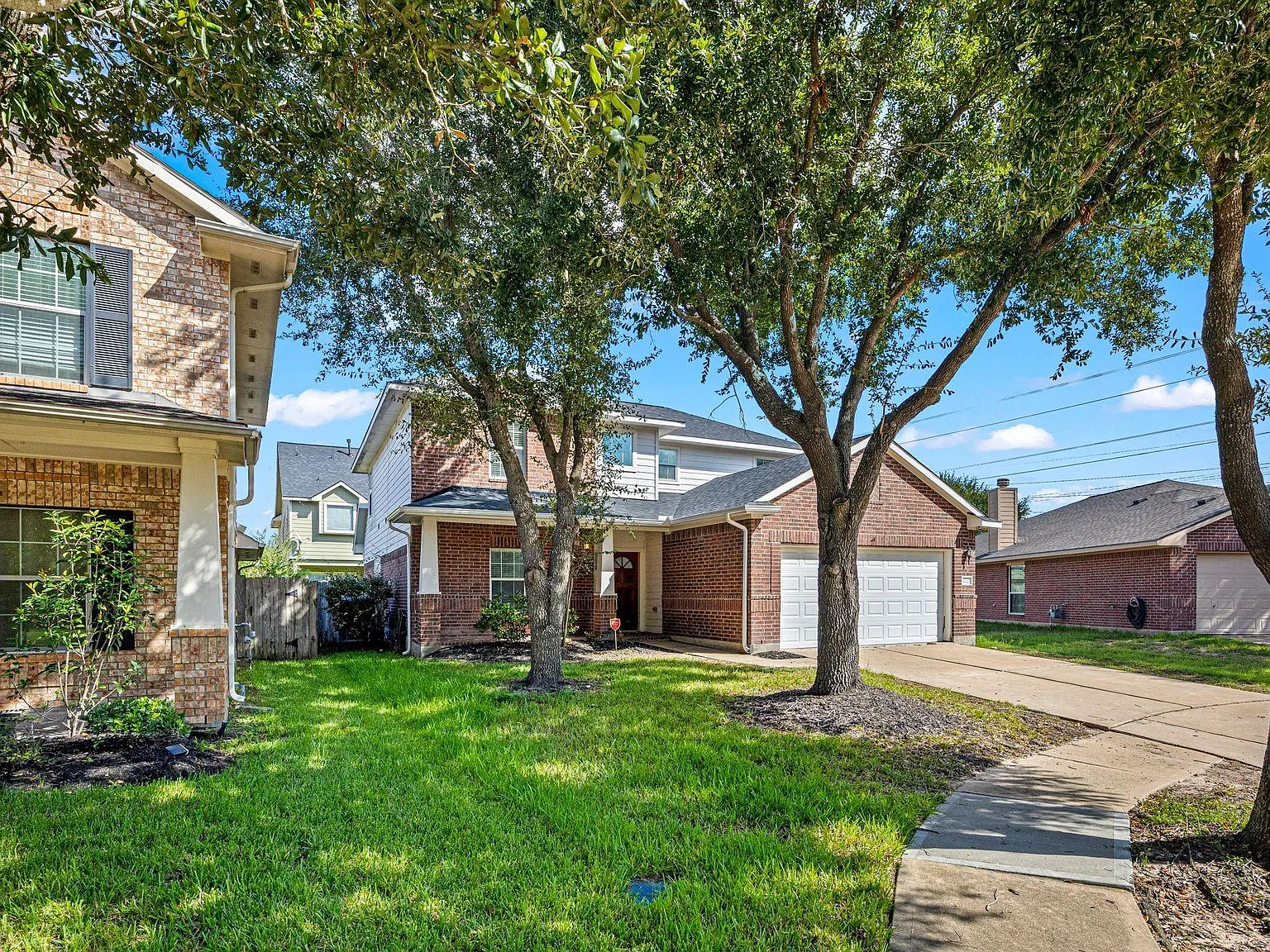 3 bed, 2.5 bath, 2299 sqft, $2,400 — Photo 2