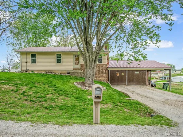 403 Florence Dr, Ellis Grove, IL 62241