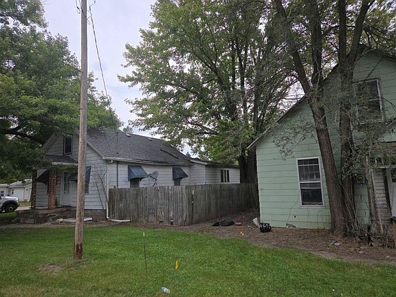 2nd image of 200 3rd Ave