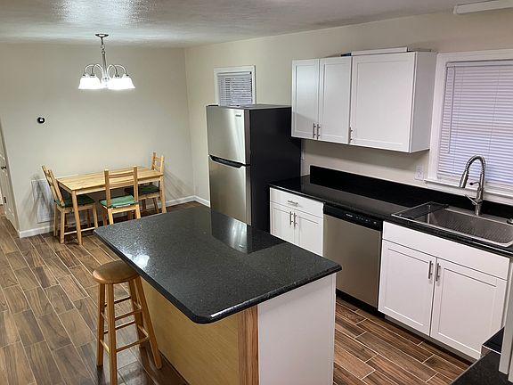2nd image of 1521 Acacia Dr #1
