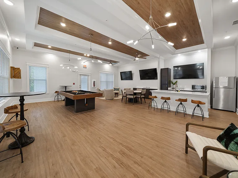 Stanford Pointe — Photo 34