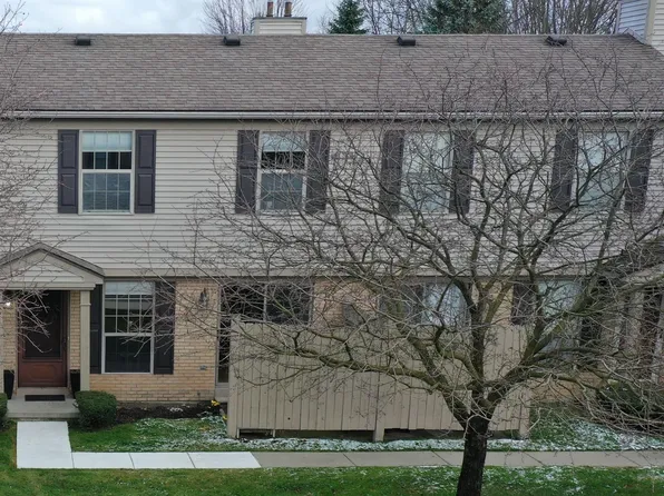 3163 Hidden Ridge Dr, Waterford, MI 48328