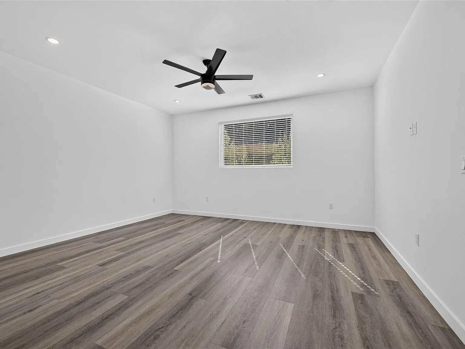 3 bed, 2.5 bath, 1530 sqft, $2,150 — Photo 4