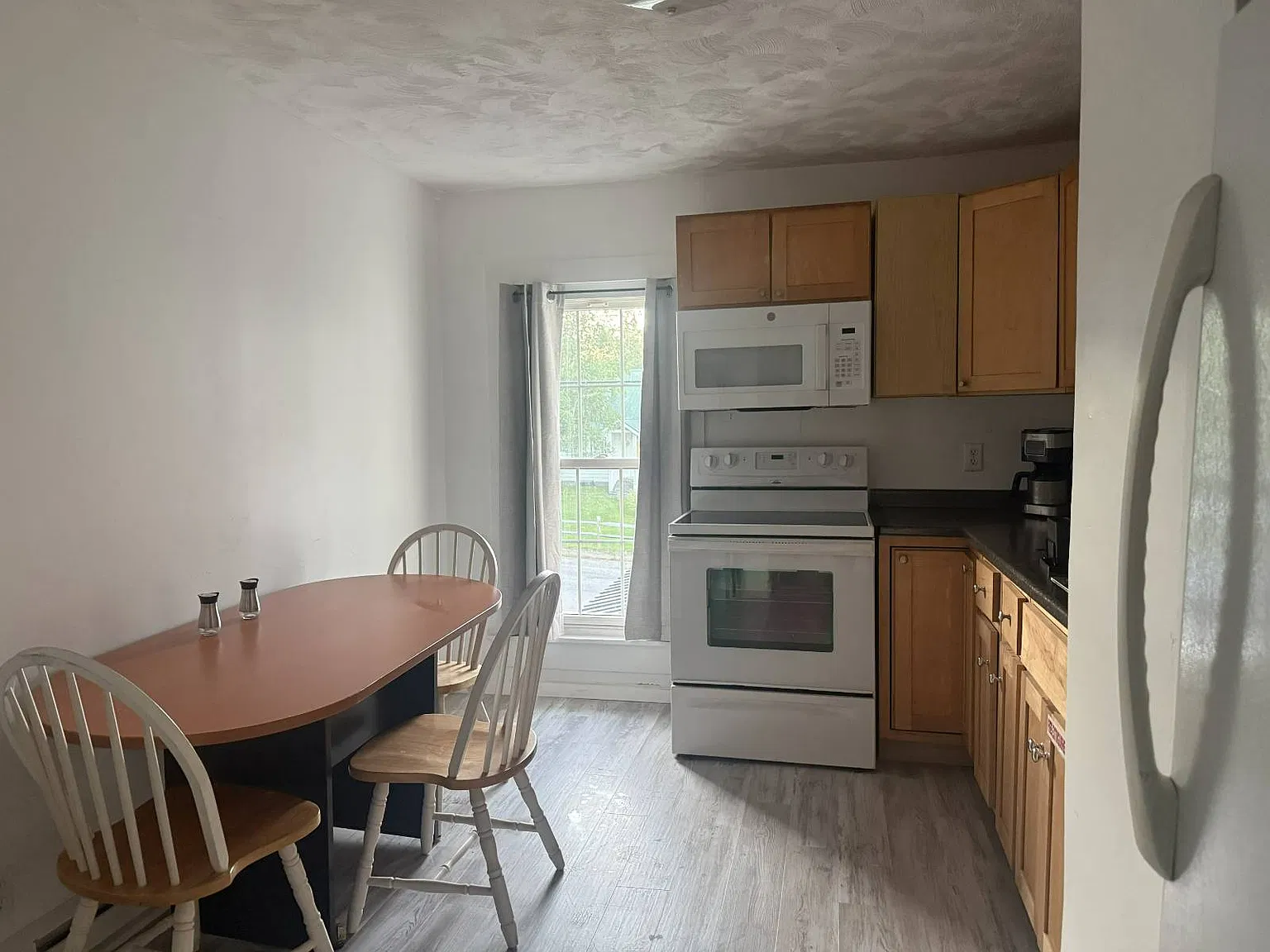 1 bed, 1.0 bath, $1,300 — Photo 3