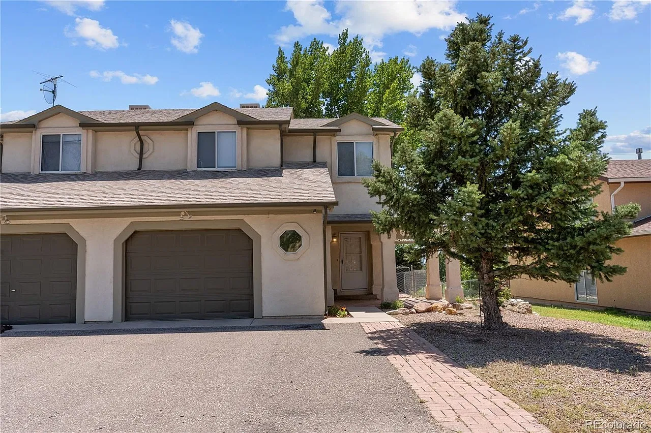 3 bed, 2.5 bath, 1448 sqft, $2,000 — Photo 2
