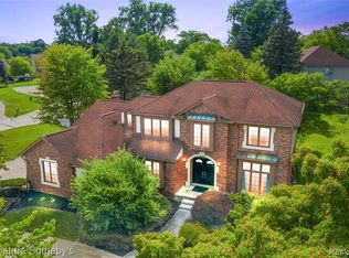 2592 Bloomfield Xing, Bloomfield Hills, MI 48304