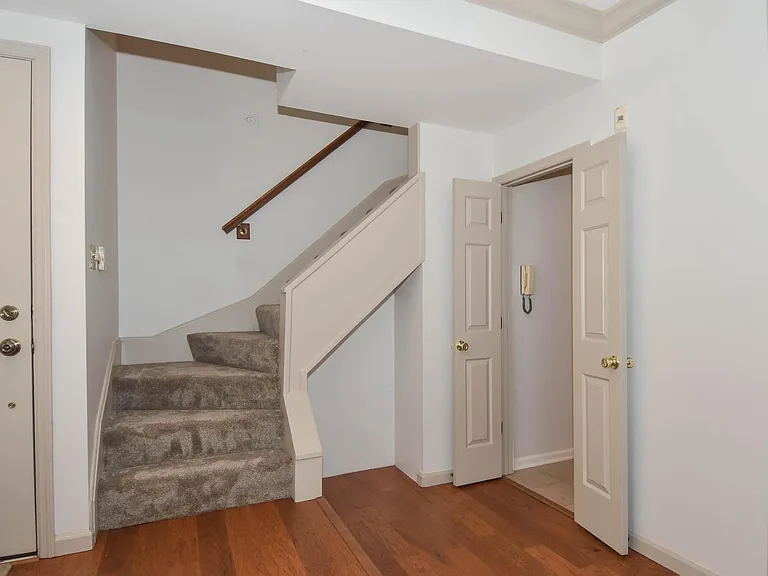 4444 Lindell Blvd #7 — Photo 15