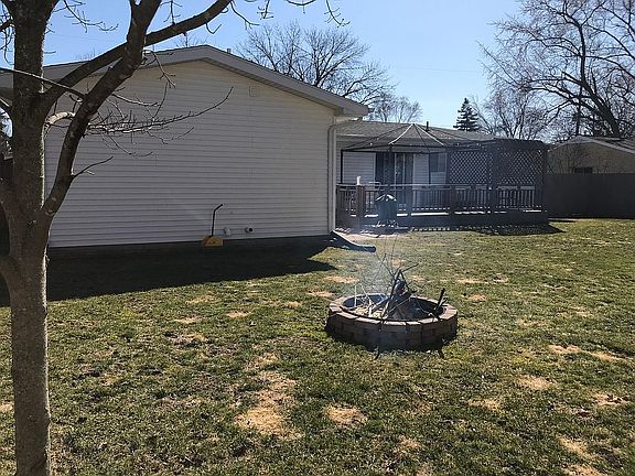 5th image of 915 Meyers St