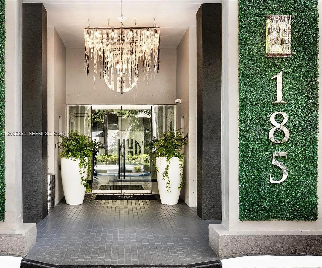 Fortune House Condo — Photo 1