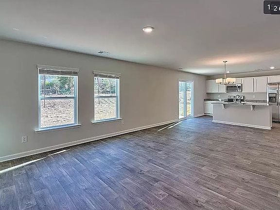 4th image of 209 Bent Holly Dr
