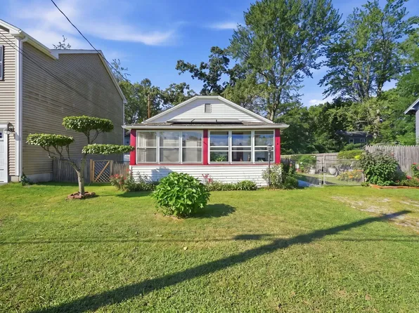 114 Hood St, Springfield, MA 01109