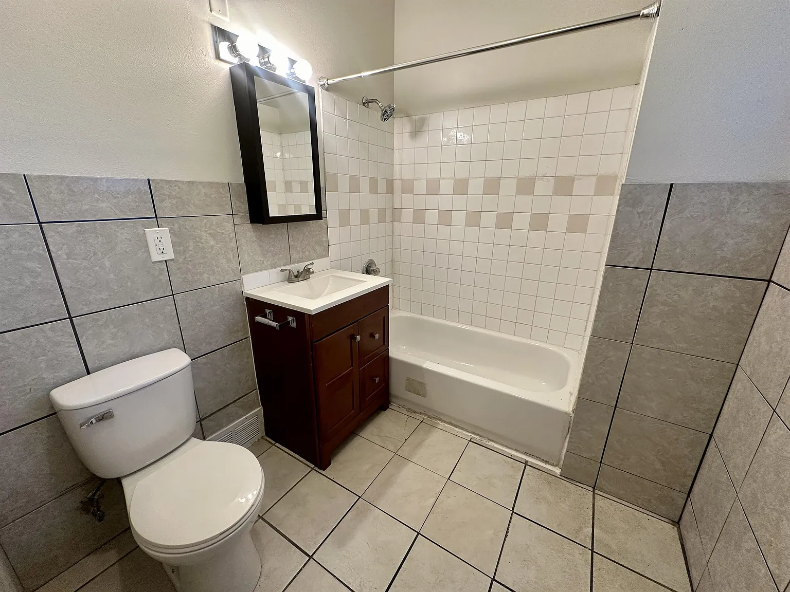1404 8th Street - 1 — Photo 2