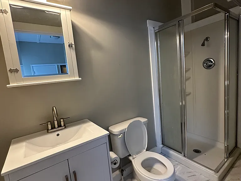 Full Bath / Second Bedroom