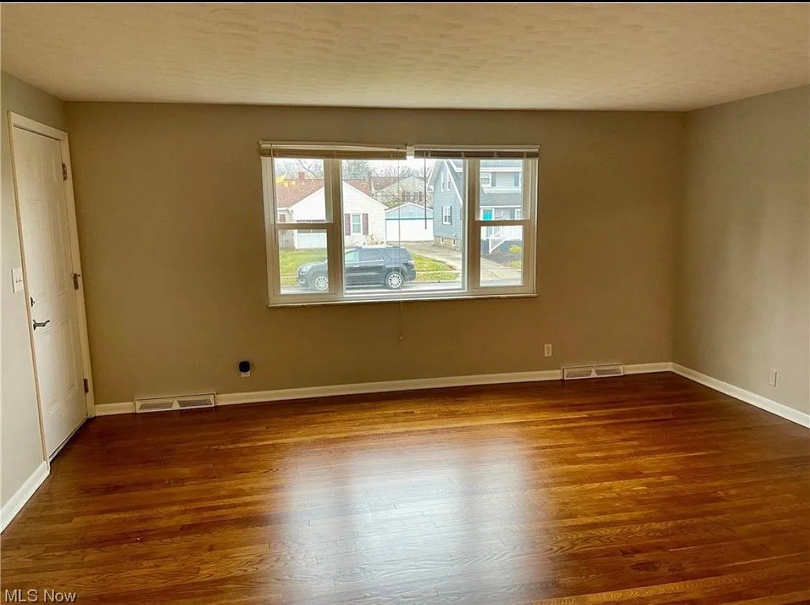 2 bed, 960 sqft, $1,200 — Photo 4