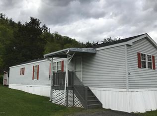 114 Green Acres Ln, Milford, PA 18337