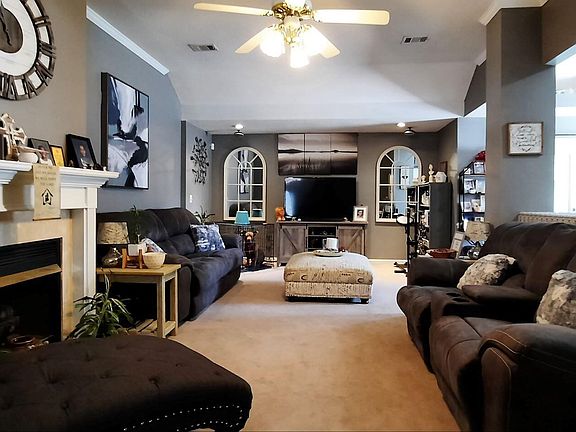 3rd image of 100 Rockford Ct