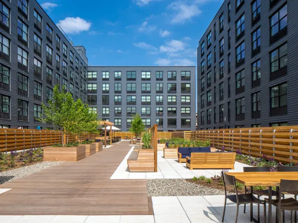 1133 Manhattan Avenue image 9 of 14