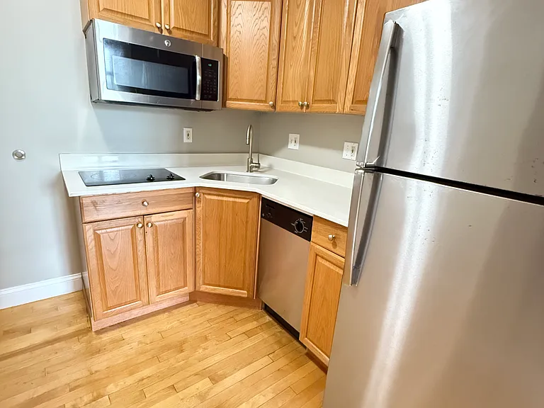 312 Shirley Street Apartments — Photo 6