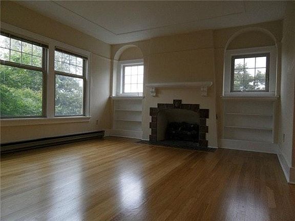 2nd image of 2372 Franklin Ave E APT B