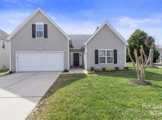 5715 Falkirk Ln, Matthews, NC 28104