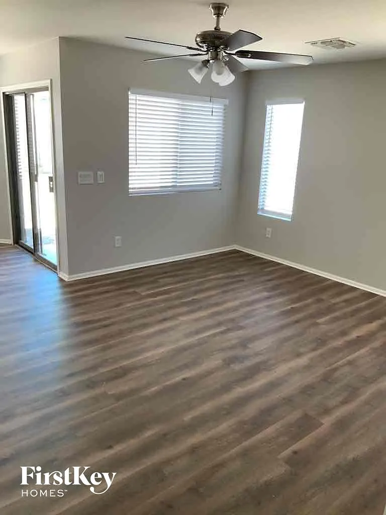 3 bed, 2.0 bath, 1124 sqft, $1,970 — Photo 4