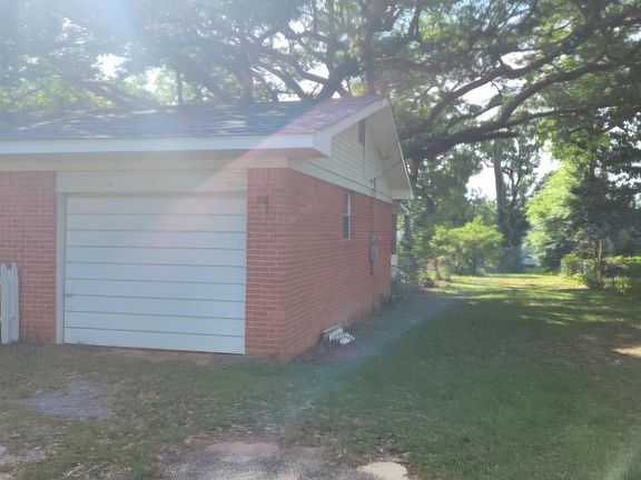 3rd image of 358 Satsuma St