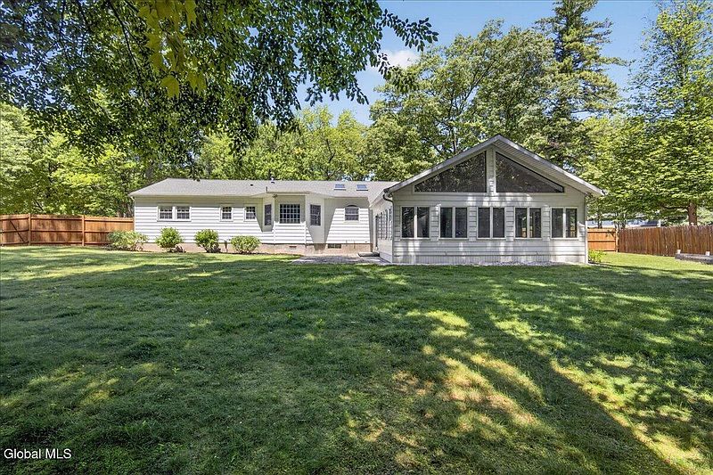 4th image of 21 Woodstead Road