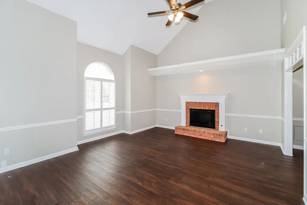 4 bed, 2.5 bath, 2308 sqft, $2,645 — Photo 4