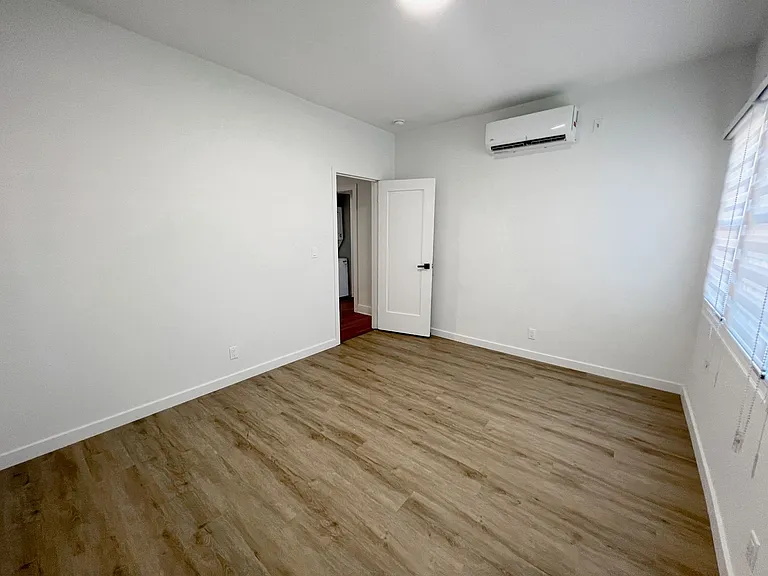 552 S Oakland Ave — Photo 15