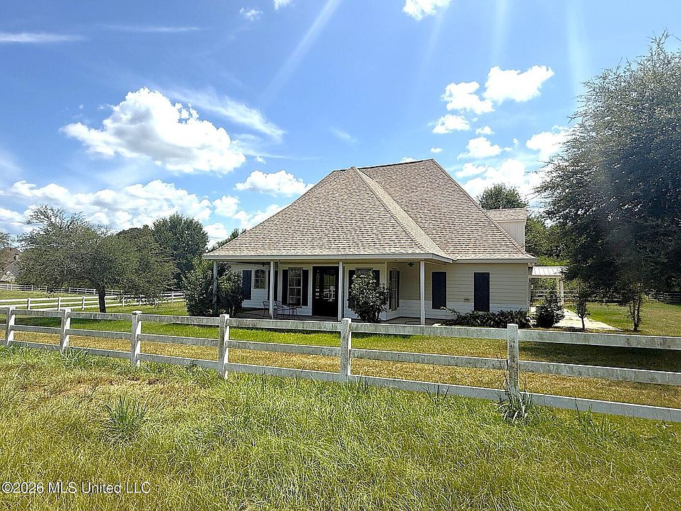 1st image of 1072 Country Club Rd