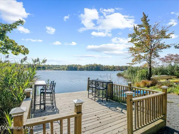 6085 Boardwalk Dr, Tobyhanna, PA 18466