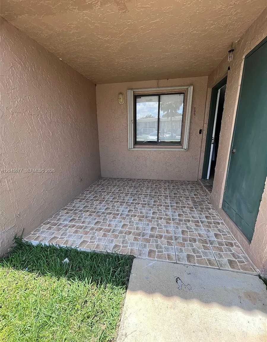Racquet Club Apartments A — Photo 3