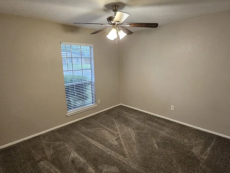 4410 Adonis Dr — Photo 16
