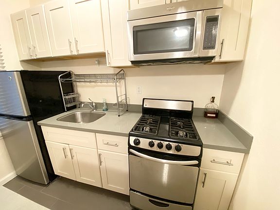 5th image of 838 Hyde St APT 3