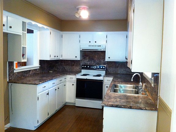 5th image of 3701 Honeysuckle Ln