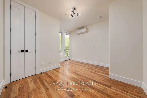 Rented by Space Link Realty | media 3